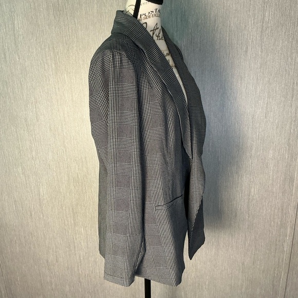 Torrid Black and Gray Checkered Blazer Size 00=Size 10 Medium/Large - Picture 5 of 11